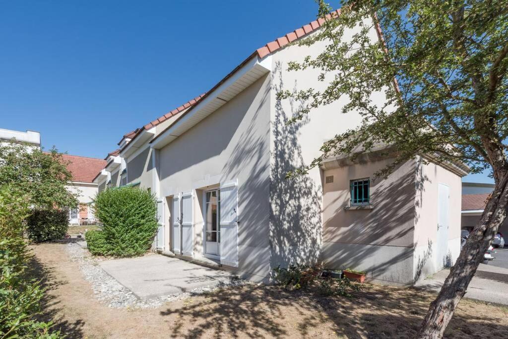 Guest House III Magny-le-Hongre Exterior photo